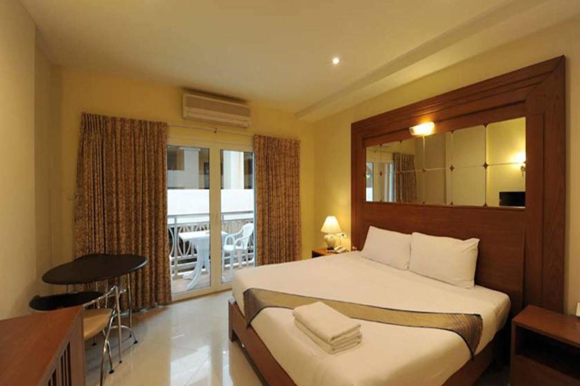 Whitehouse Condotel Pattaya Exteriér fotografie
